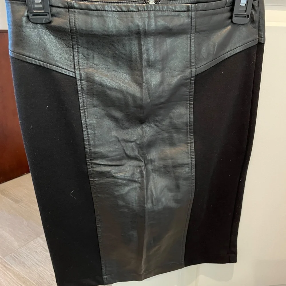 Forever 21 faux leather on half of skirt black skirt Size Medium see notes - Picture 2 of 10